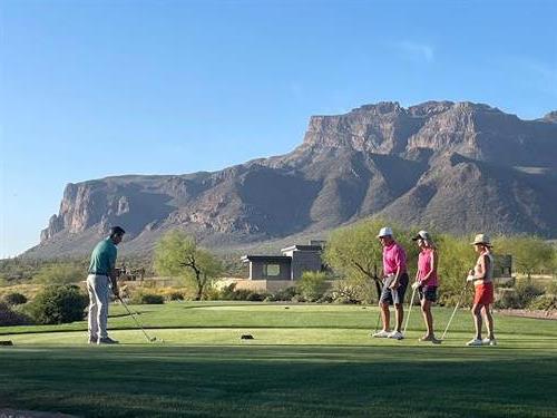 golfing-at-superstition-mountain