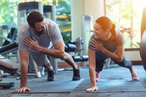 couples-exercising-together