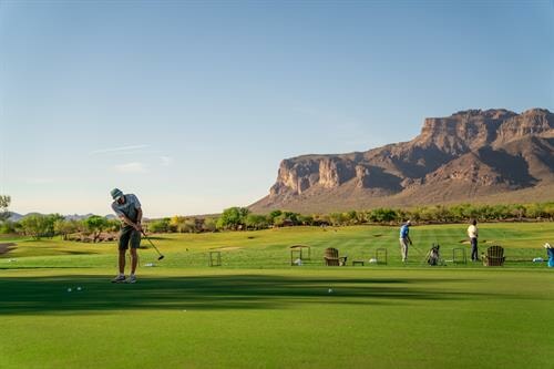 superstition-mountain-golf-course-view