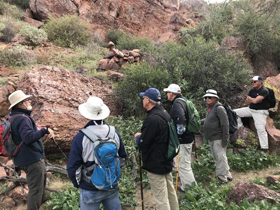 hike-superstition-mountains