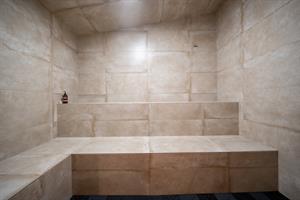 ladies_locker_room_steam_room